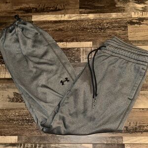 Underarmor sweatpants
Cuff around ankle but can loosen